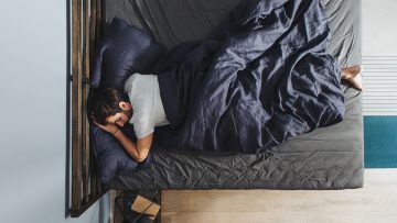 Bei Müdigkeit sollte man rasch ins Bett und schlafen..