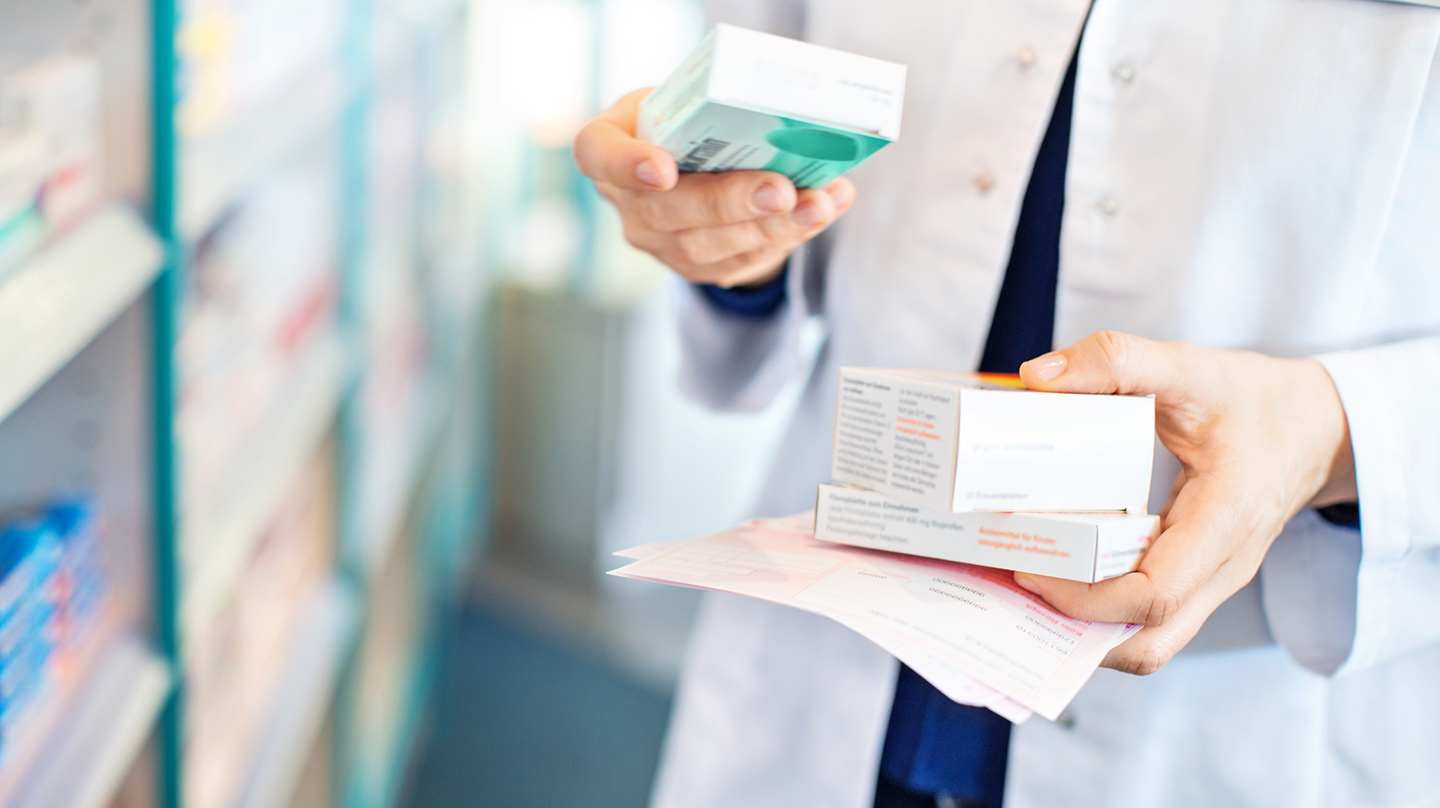 Apotheker können Auskunft darüber geben, zu welcher Zeit ein Medikament eingenommen werden sollte.